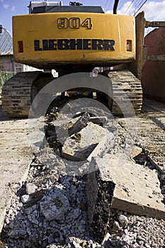 Liebherr 904 excavator