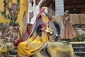 Life-size, lavishly equipped crib figure.. Balthasar, the king of Godolien