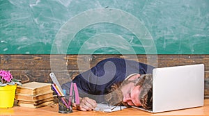 Life of teacher exhausting. Fall asleep at work. Educators more stressed work than average people. High level fatigue