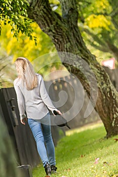Lifestile outdoor portrait of young beautiful woman on natural b