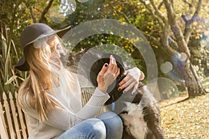 Lifestile outdoor portrait of young beautiful woman on natural b