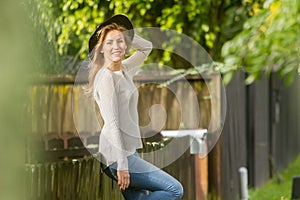 Lifestile outdoor portrait of young beautiful woman on natural b