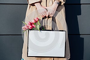 Lifestyle mockup Woman carrying a minimal paper bag. Woman holding white shopping eco bag against urban city background