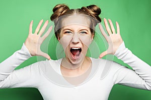 Lifestyle and people concept: Shocked scared beautiful young woman, mouth widely opened