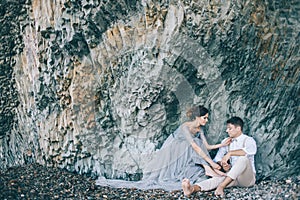 Lifestyle photo of newlyweds near the sea