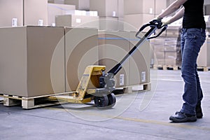 Lifting boxes with forklift