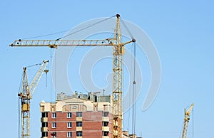 Lifting cranes 3