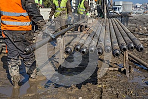 Lifting drill pipe on core drilling platform