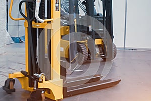 Lifting equipment loaders. Forklift trucks