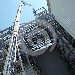 Lifting the erection of the bucket elevator motor dynamo at a height of 30 meters