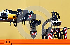 Lifting mini-crane on the car body