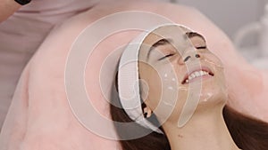 Lifting procedure, Gel usage, Aesthetician expertise