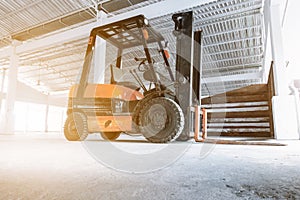 Lifting truck forklift for handle materials in construction site