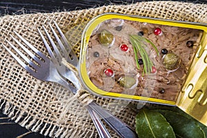 Light tuna in olive oil canned