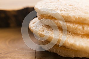 Light wheat crispers