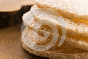 Light wheat crispers