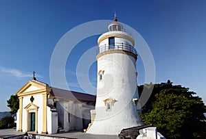 Faro a capilla sobre el fortaleza en macao 