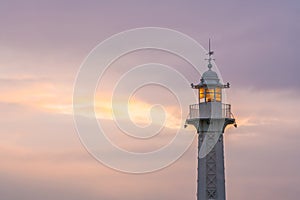 Faro en Ginebra sobre el amanecer en 