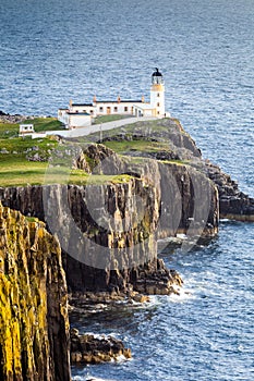 Faro sul punto un'isola da Scozia regno unito 