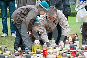 Lighting commemoration candles