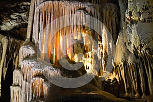 Vápenec jeskyně v 