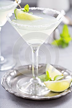 Limonade martini cocktail garnished with lime
