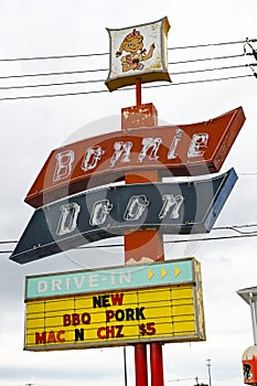 Lincoln Highway, Bonnie Doon Sign