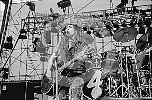 Linda Perry 4 Non Blondes 1993 live in Toronto