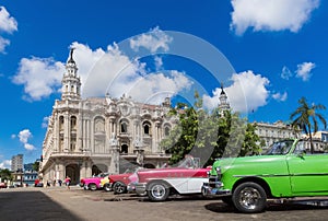 Lined up american Oldtimer on the main street in Havana Cuba - Serie Kuba 2016 Reportage