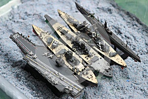 The lineup of miniature battleships consists of the enterprise carrier, the submarine, the battleship Musashi and others