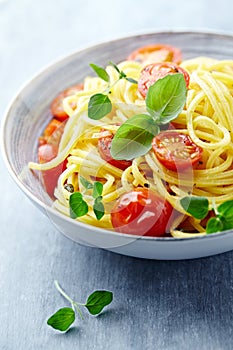Linguine with cherry tomatoes and herbs