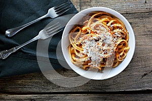 Linguine  with fresh tomato sauce and grated cheese