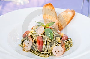 Linguine pasta with pesto sauce