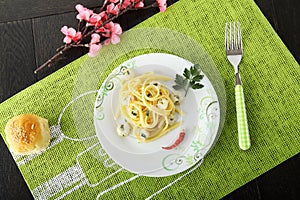 Linguine with shrimp and parsley