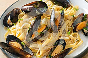 Linguine spaghetti pasta vongole white wine sauce