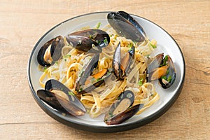 Linguine spaghetti pasta vongole white wine sauce