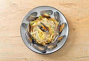 Linguine spaghetti pasta vongole white wine sauce