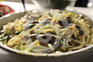 Linguini and clams with vegetables
