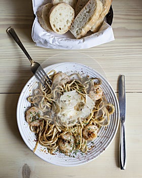 Linguini with shrimp