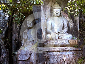 Lingyin temple klippe buddhist grottoes statues