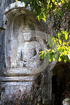 Lingyin temple klippe buddhist grottoes statues