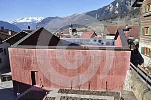 Lino Bardills Beton-Monolit in the middle of a old farmer town