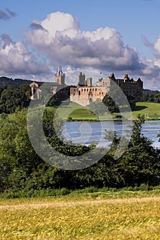 Linthithgow Palace and Cornfield