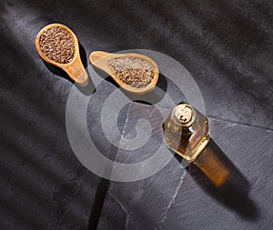 Linum usitatissimum - Flax seeds and oil photo