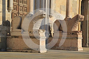 The lions at Parma Cathedral.