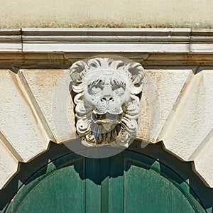 Lion head keystone