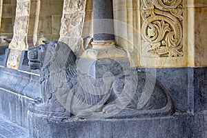 Lion sculpture in the Assyrian-Egyptian style