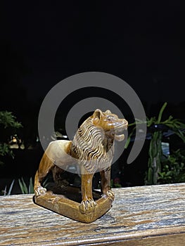 The lion shaped ashtray is made of ceramic