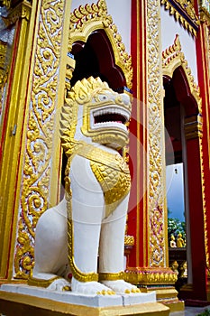 Lion statue in front of a thai tempel in Bangkok