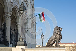 Lion statue ,lamps and Hungarian flag